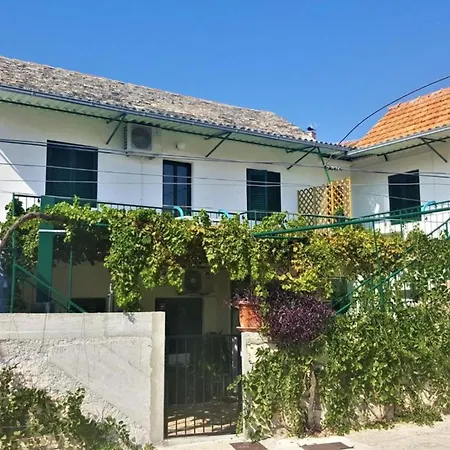 Apartment Kao Nekad - One Bedroom Primošten